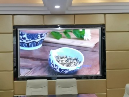 蔡甸區(qū)四小室內全彩P1.25安裝調試完成    尺寸：2.88x1.28m   像素點：1792x1024