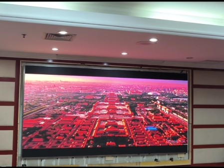潛江省公路局6樓室內(nèi)全彩P1.86安裝完成  尺寸：3.52X1.76 像素點(diǎn)：1892X946