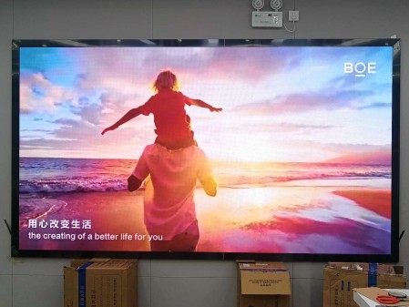 湖北荊門華銘廣場p1.53指導(dǎo)安裝完畢   尺寸：3.2m*1.76m；分辨率：2080*1144