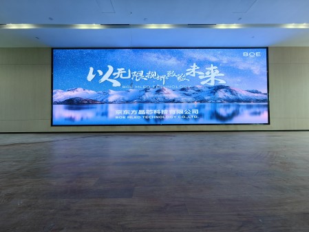 荊州某產(chǎn)業(yè)園p2.5全彩安裝調(diào)試完畢    尺寸：9.6×3.36； 像素點(diǎn)：3840×1344