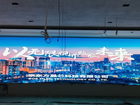 長(zhǎng)江證券BKY012A安裝完畢，尺寸12x2.7m，像素點(diǎn)9600x2160