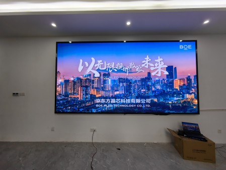 **高教科技p2指導(dǎo)安裝完成 尺寸：3.84×1.92； 像素點(diǎn)：1920×960