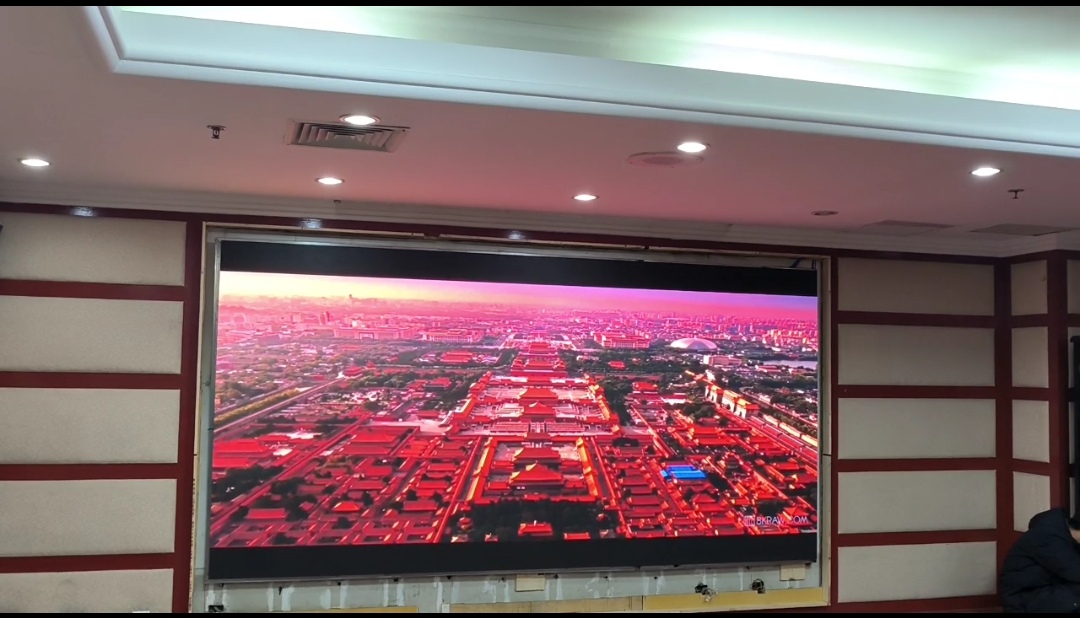 通遼省公路局6樓室內(nèi)全彩P1.86安裝完成  尺寸：3.52X1.76 像素點(diǎn)：1892X946