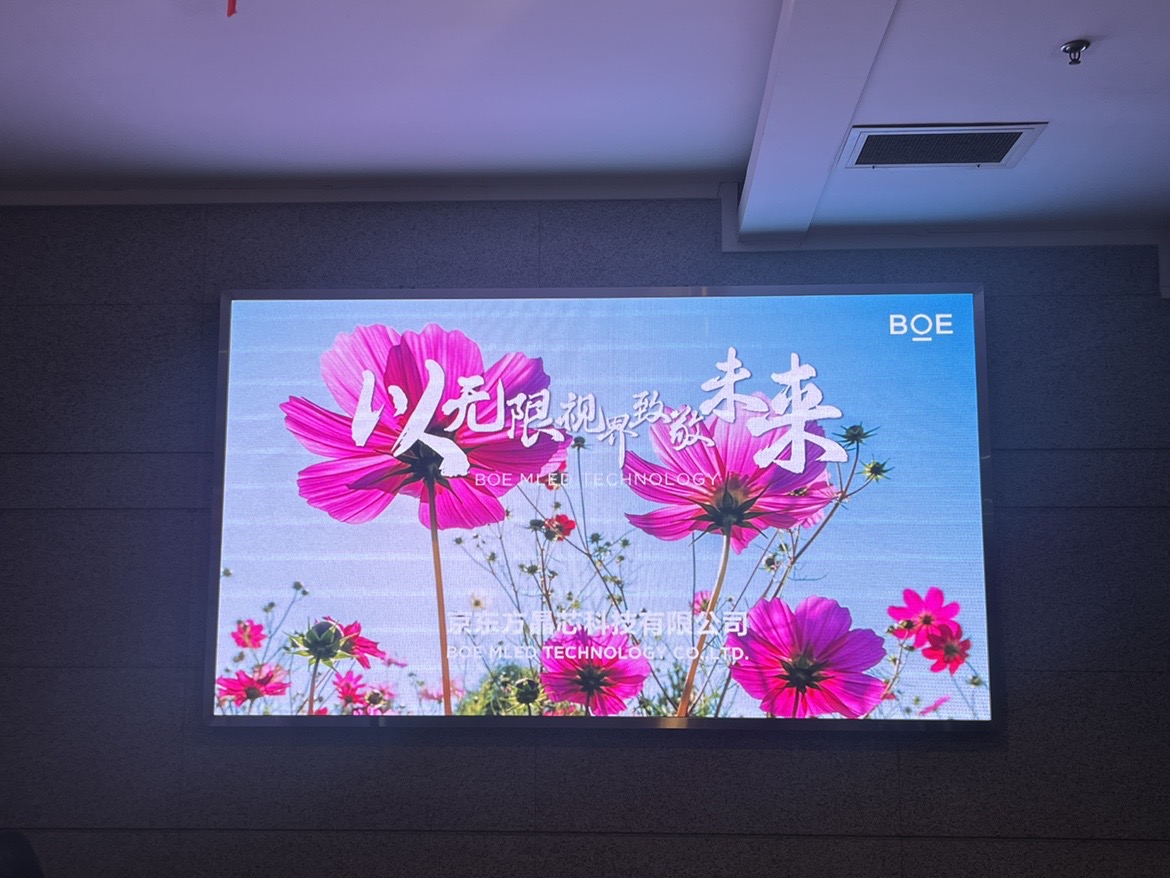 常青花園室內(nèi)全彩 BOE P2.5鋁底殼安裝完畢！  尺寸：2.88X1.6   像素點(diǎn)：1152X640
