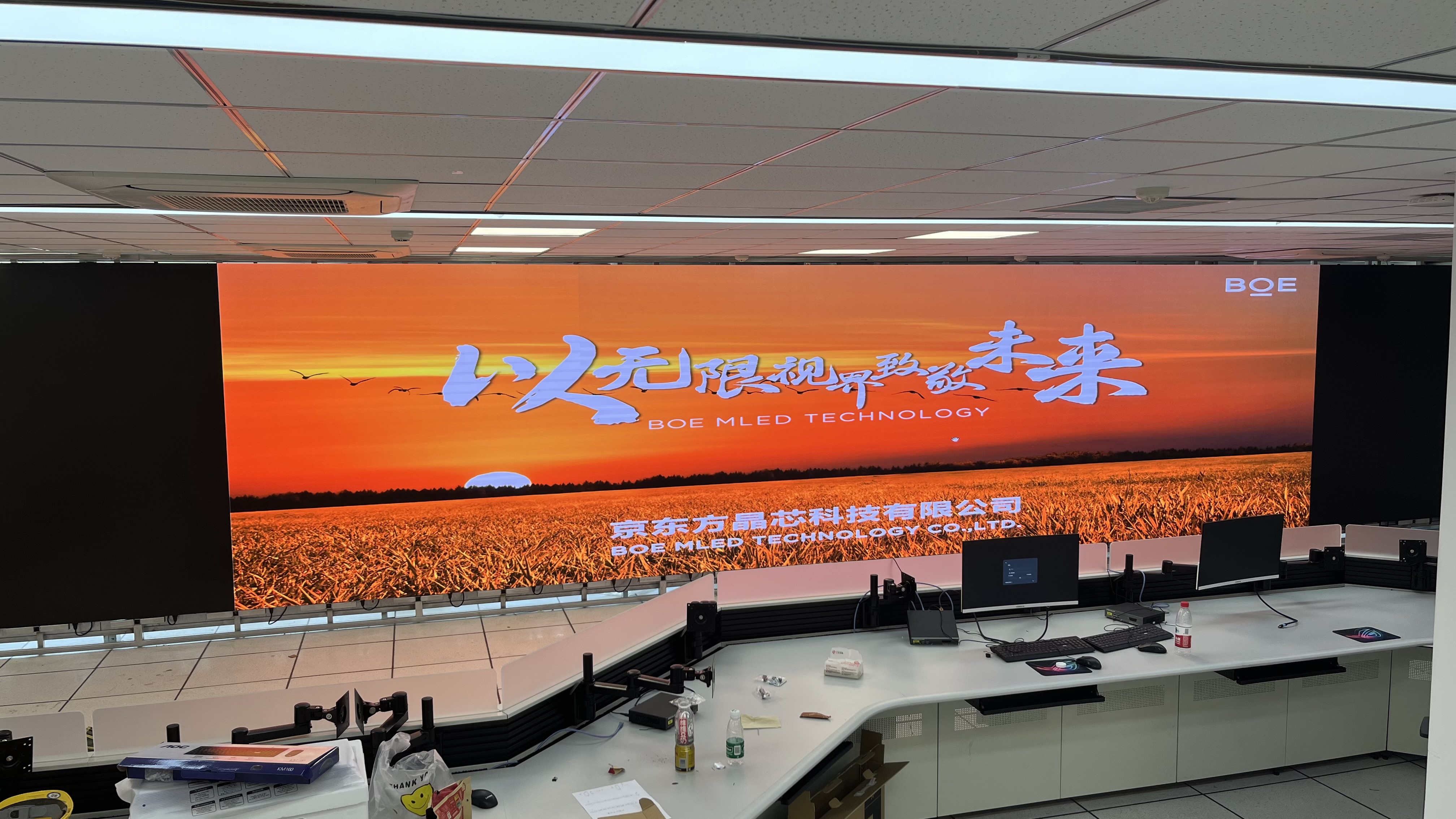 保定**汽車測試場COB1.2安裝調(diào)試完成   尺寸: 13.8*2.3625    像素點 :11040*1890